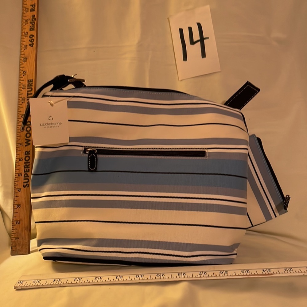 Brand new Liz Claiborne soft hobo purse 11” x 10” with wristlet. - Picture 8 of 9